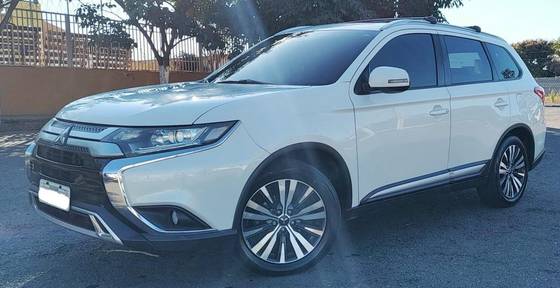 MITSUBISHI OUTLANDER 2.0 MIVEC GASOLINA HPE AUTOMÁTICO MITSUBISHI OUTLANDER 2.0 MIVEC GASOLINA HPE AUTOMÁTICO